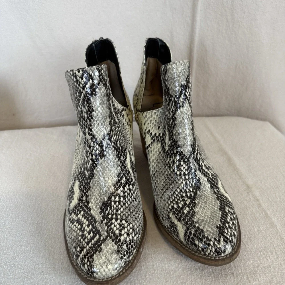 Blondo Waterproof Booties‎ B6689 236 Size 8.5M Cream Black Mock Snakeskin